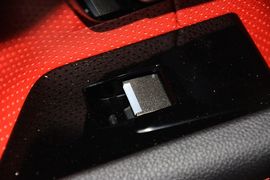 2015款路虎揽胜极光缀红英伦限量版