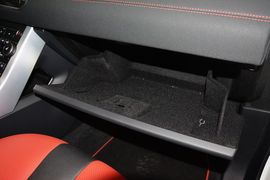 2015款路虎揽胜极光缀红英伦限量版