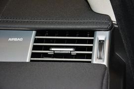 2015款路虎揽胜极光缀红英伦限量版