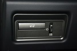 2015款路虎揽胜极光缀红英伦限量版