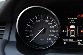 2015款路虎揽胜极光缀红英伦限量版