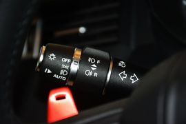 2015款路虎揽胜极光缀红英伦限量版