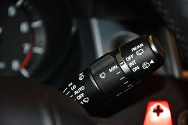 2015款路虎揽胜极光缀红英伦限量版