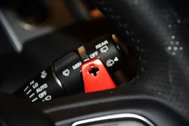 2015款路虎揽胜极光缀红英伦限量版