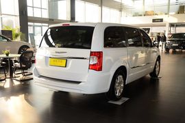 2014款克莱斯勒大捷龙3.6L舒适版