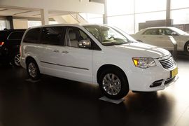 2014款克莱斯勒大捷龙3.6L舒适版