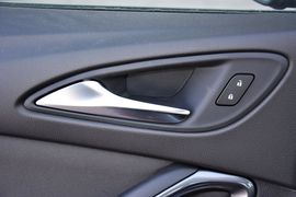 2016款别克威朗轿跑15S自动进取型