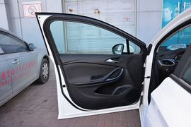 2016款别克威朗轿跑15S自动进取型