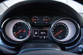 2016款别克威朗轿跑15S自动进取型