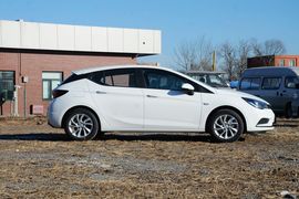 2016款别克威朗轿跑15S自动进取型