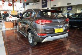 2015款现代全新途胜1.6T双离合两驱智能型