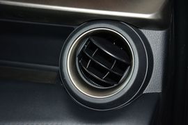 2015款丰田RAV4