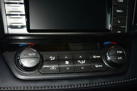 2015款丰田RAV4