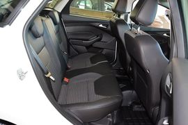 2015款福特福克斯两厢1.0L