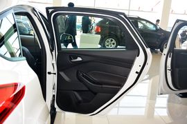 2015款福特福克斯两厢1.0L