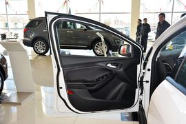 2015款福特福克斯两厢1.0L