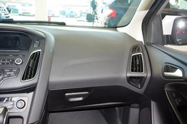 2015款福特福克斯两厢1.0L