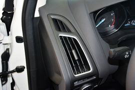 2015款福特福克斯两厢1.0L