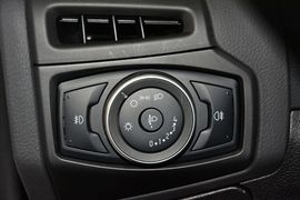 2015款福特福克斯两厢1.0L