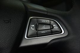 2015款福特福克斯两厢1.0L