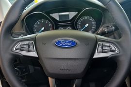 2015款福特福克斯两厢1.0L