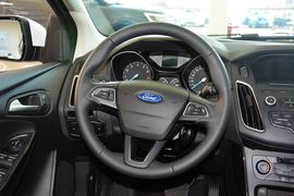 2015款福特福克斯两厢1.0L