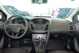 2015款福特福克斯两厢1.0L