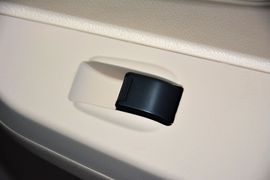 2015款奇瑞风云2两厢1.5L手动新锐版