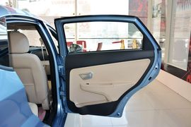 2015款奇瑞风云2两厢1.5L手动新锐版