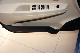 2015款奇瑞风云2两厢1.5L手动新锐版