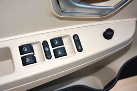 2015款奇瑞风云2两厢1.5L手动新锐版