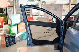 2015款奇瑞风云2两厢1.5L手动新锐版