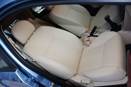 2015款奇瑞风云2两厢1.5L手动新锐版