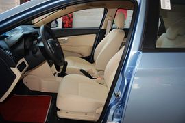 2015款奇瑞风云2两厢1.5L手动新锐版