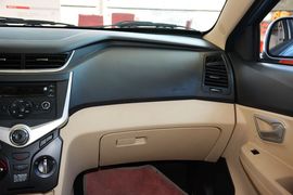 2015款奇瑞风云2两厢1.5L手动新锐版