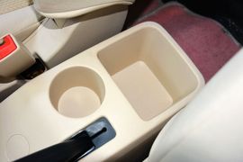 2015款奇瑞风云2两厢1.5L手动新锐版