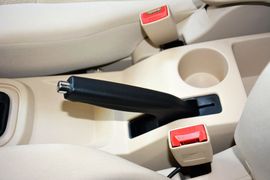 2015款奇瑞风云2两厢1.5L手动新锐版