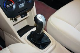 2015款奇瑞风云2两厢1.5L手动新锐版