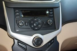 2015款奇瑞风云2两厢1.5L手动新锐版