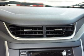 2015款奇瑞风云2两厢1.5L手动新锐版