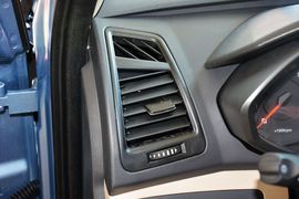 2015款奇瑞风云2两厢1.5L手动新锐版