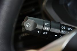 2015款奇瑞风云2两厢1.5L手动新锐版