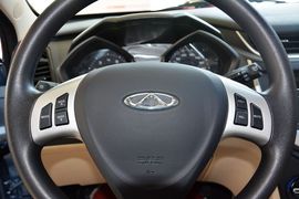 2015款奇瑞风云2两厢1.5L手动新锐版