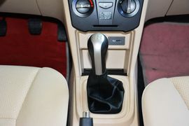 2015款奇瑞风云2两厢1.5L手动新锐版