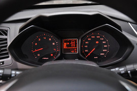 2015款奇瑞风云2两厢1.5L手动新锐版