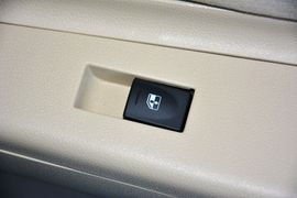 2015款北汽绅宝D20三厢1.5L手动乐尚版