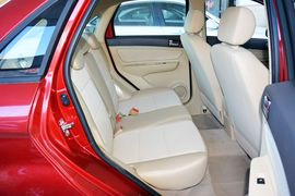 2015款北汽绅宝D20三厢1.5L手动乐尚版