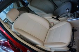 2015款北汽绅宝D20三厢1.5L手动乐尚版