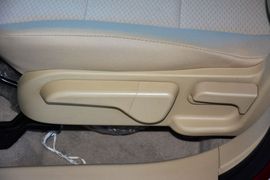 2015款北汽绅宝D20三厢1.5L手动乐尚版