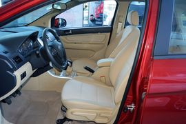 2015款北汽绅宝D20三厢1.5L手动乐尚版